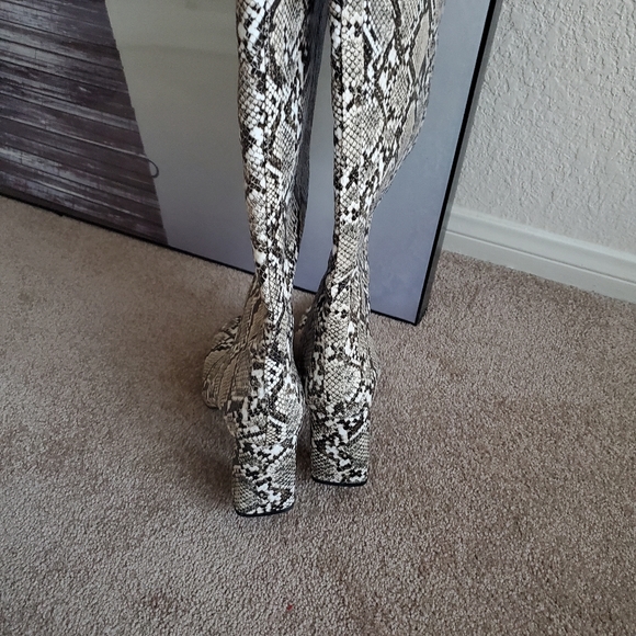 Last one! Zara * Snakeskin Print Knee High Heeled Boots - Picture 15 of 16